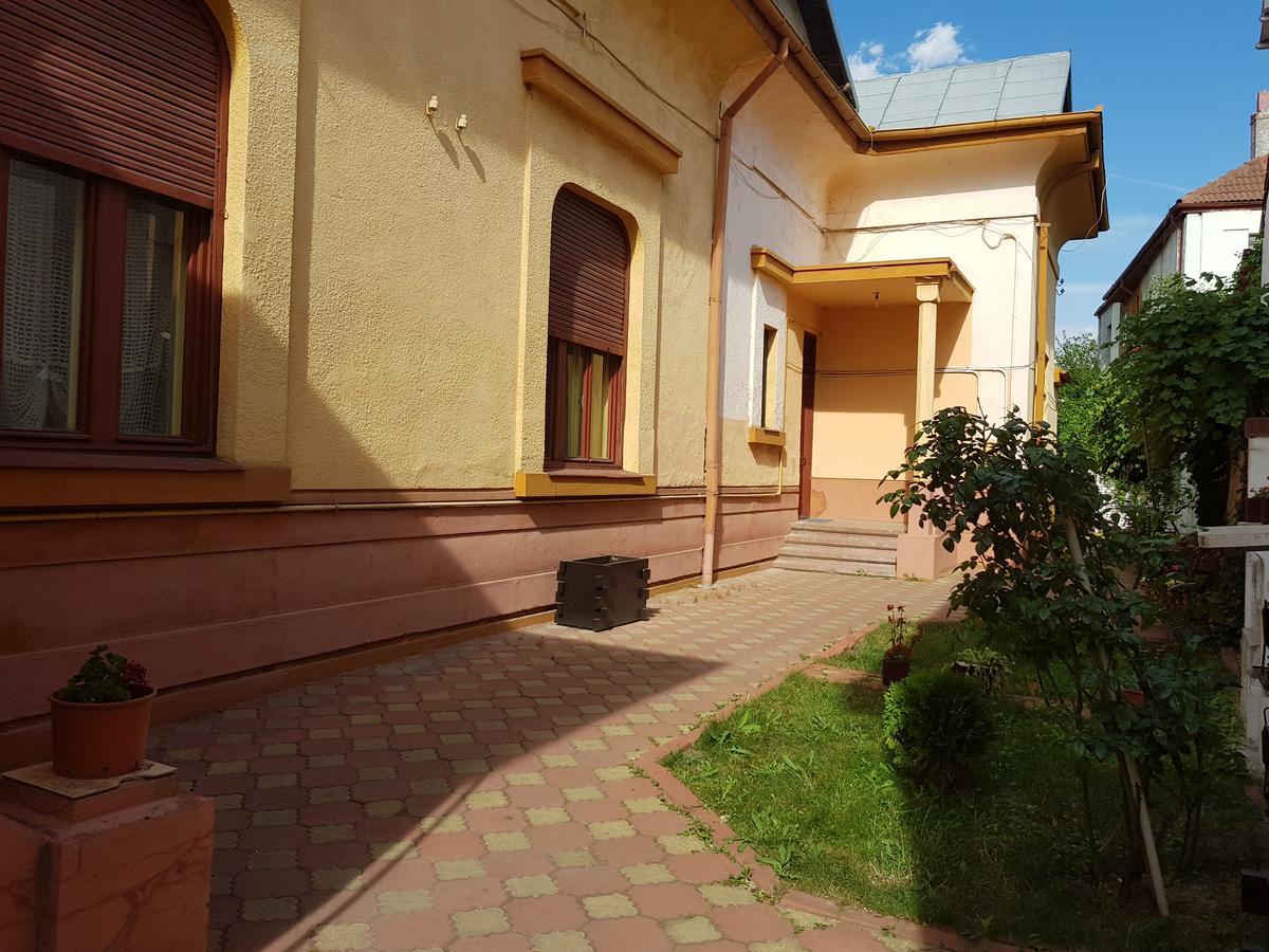 Casa Boiereasca Albergue Craiova Exterior foto