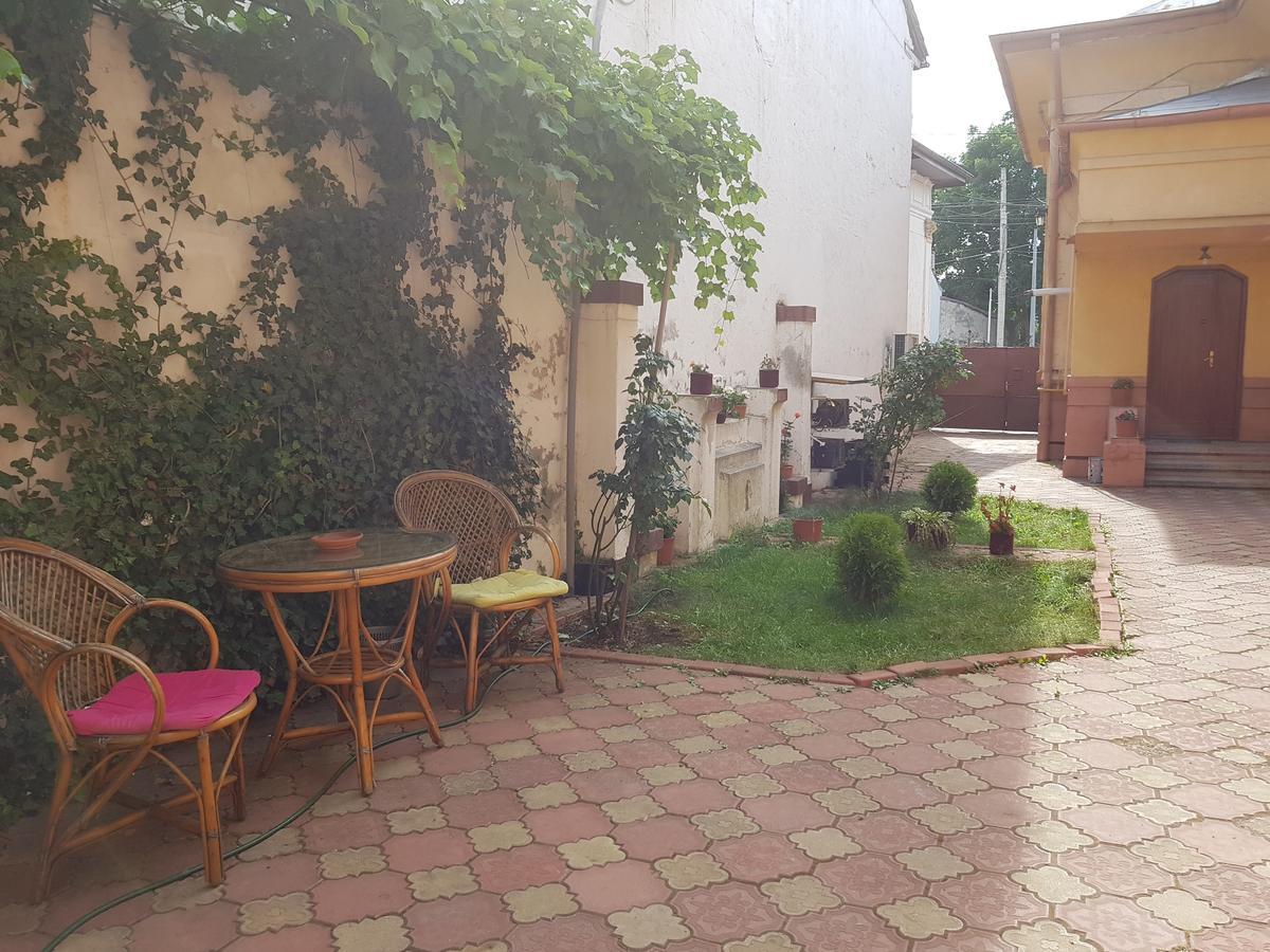 Casa Boiereasca Albergue Craiova Exterior foto